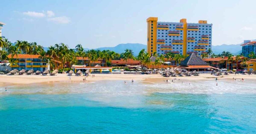 Holiday Inn Resort Ixtapa frente a la playa El Palmar todo incluido